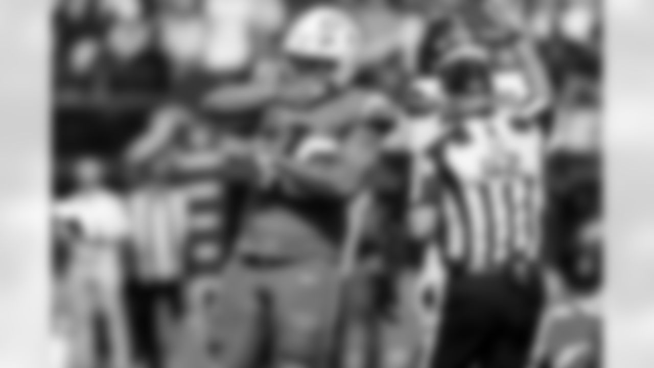 Check out the best shots from the Chargers Week 5 matchup against the Commanders!