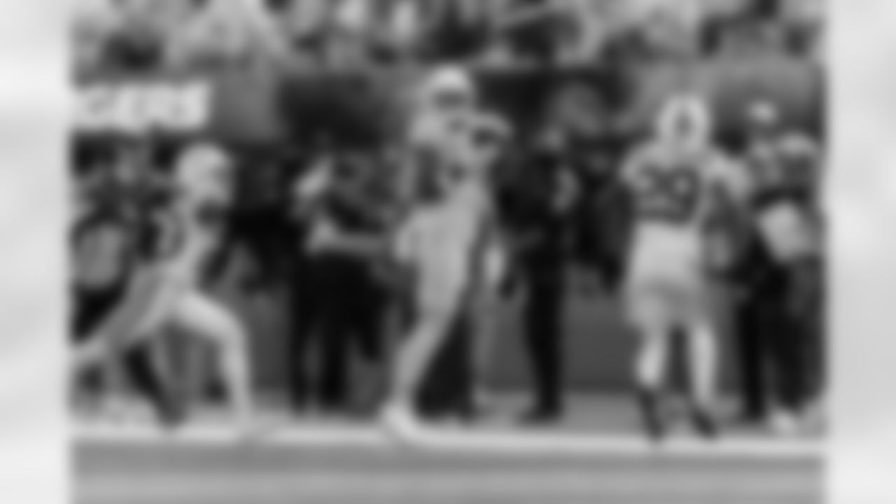 Check out the best shots from the Chargers Week 7 matchup against the Colts!