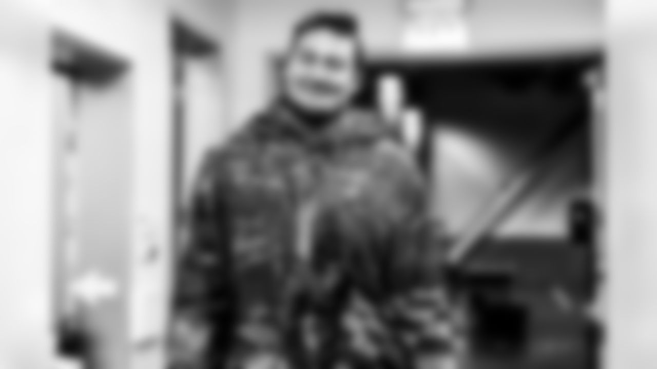 OL Foster Sarell (67)