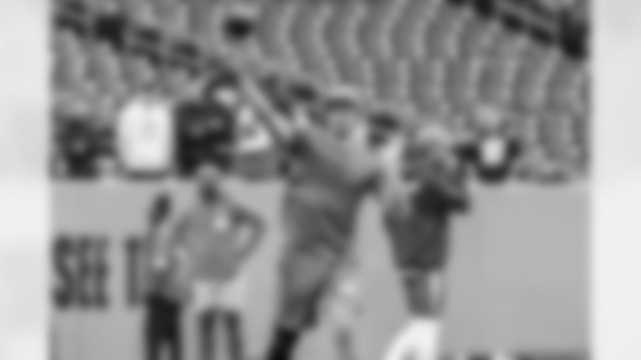 QB Justin Herbert (10)