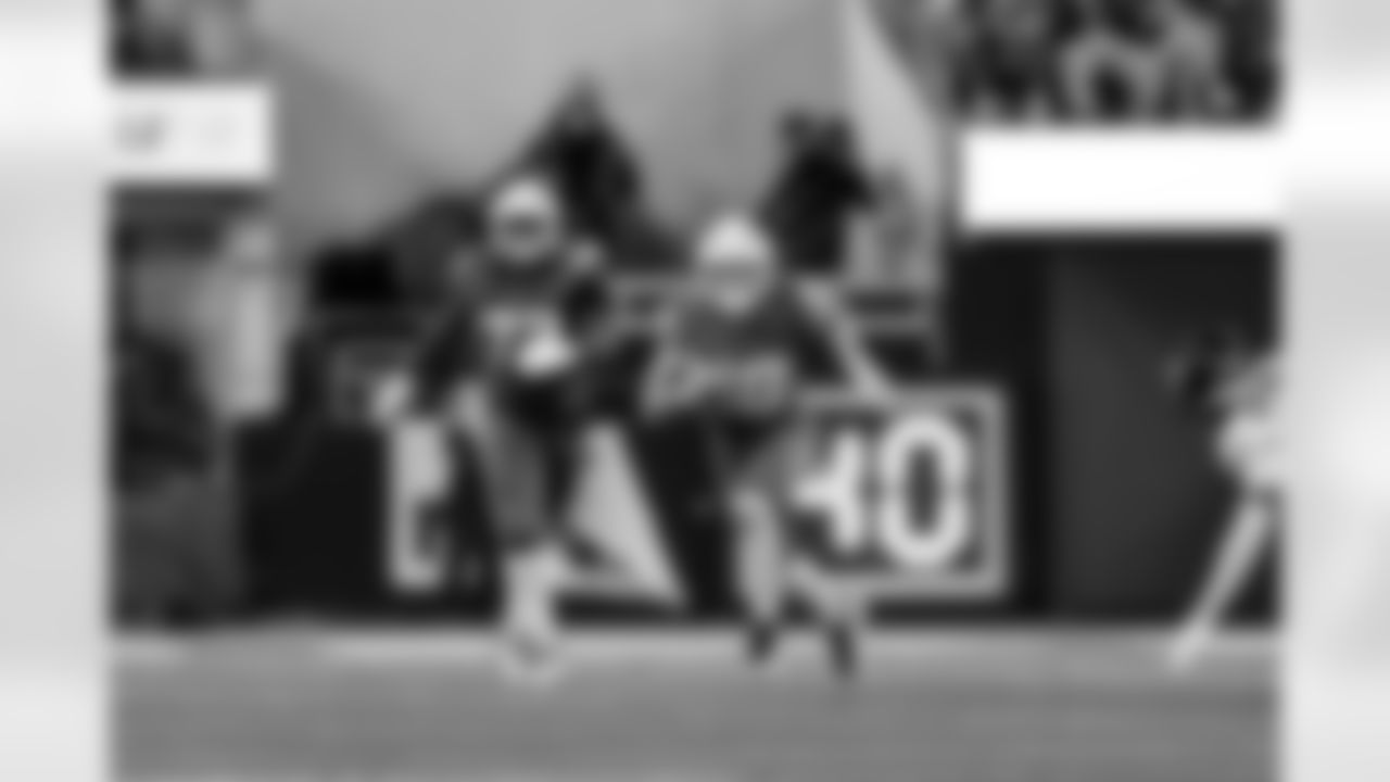 QB Justin Herbert (10)