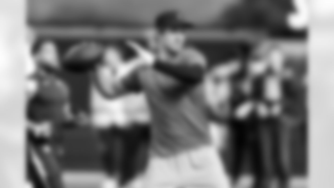 QB Justin Herbert (10)