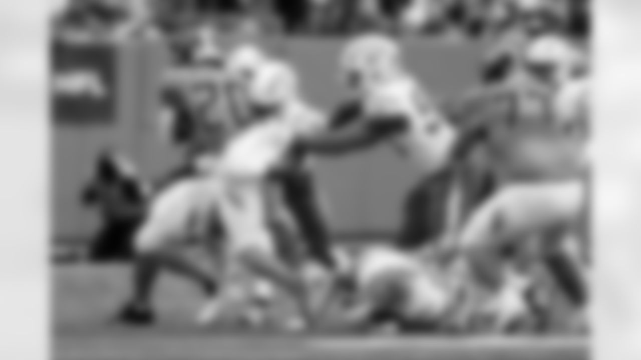 Check out the best shots from the Chargers Week 9 matchup against the Titans!