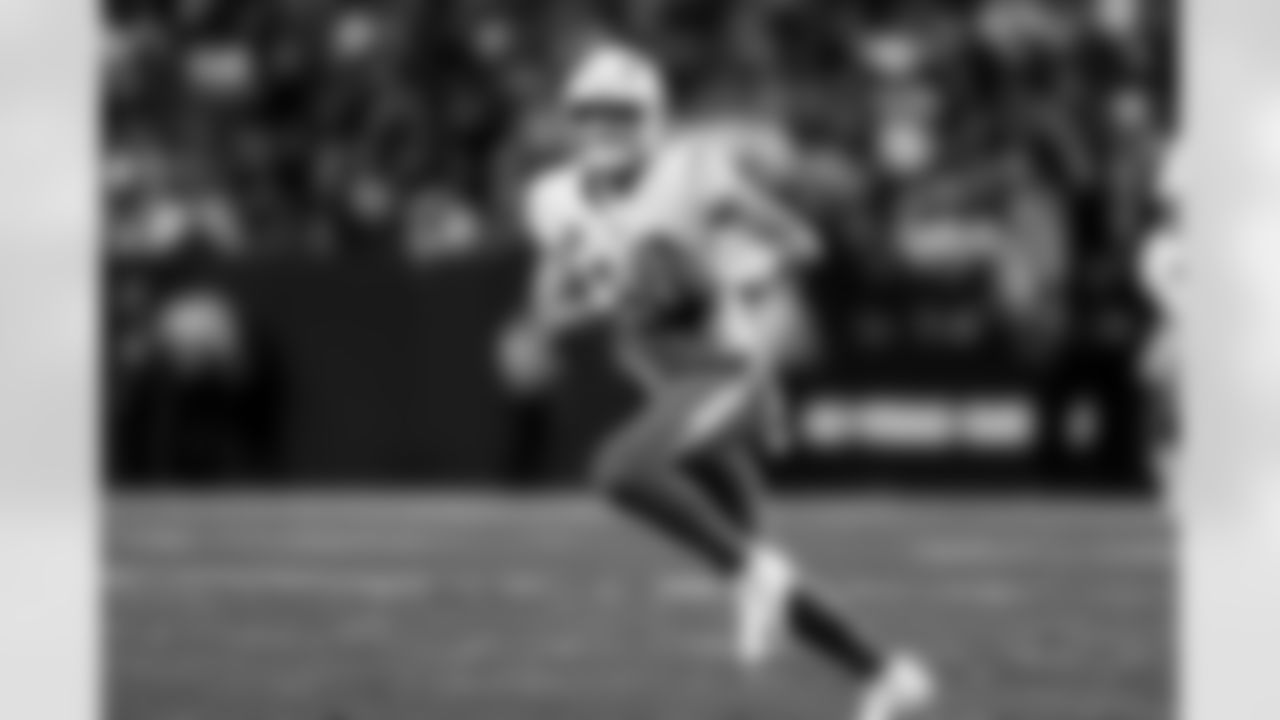 QB Justin Herbert (10)
