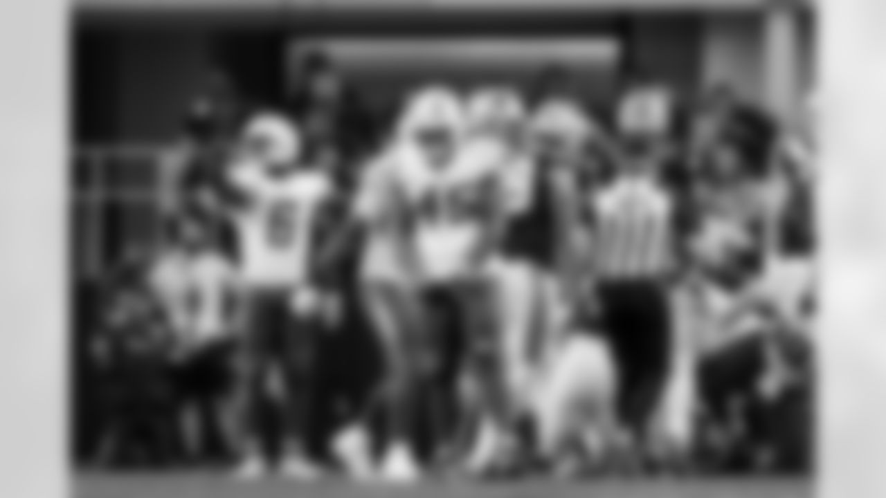 LB Denzel Perryman (6) and OLB Tuli Tuipulotu (45)