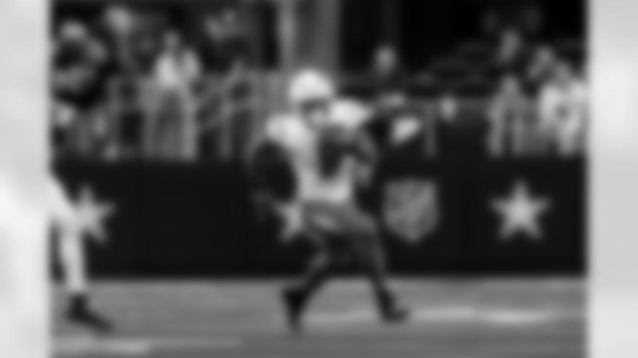 RB Omarion Hampton (8)