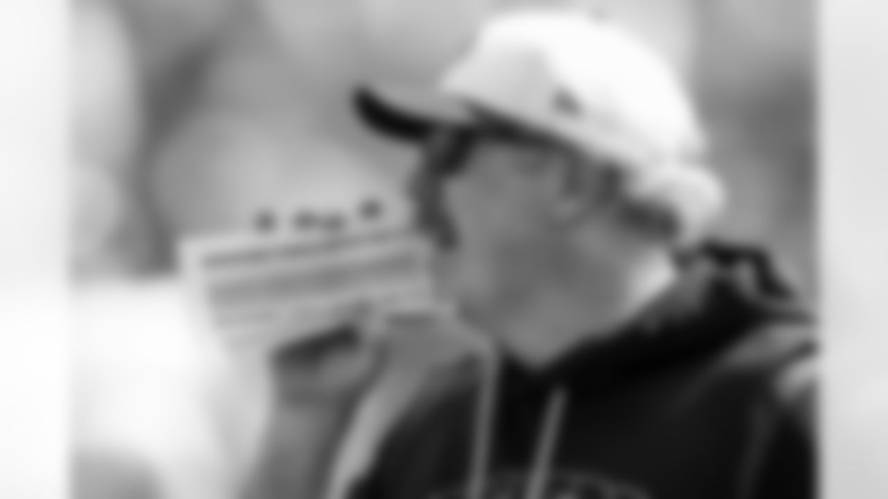 Pittsburgh Steelers offensive coordinator Arthur Smith gives instructions during practice at NFL football training camp in Latrobe, Pa., Wednesday, July 30, 2025. (AP Photo/Gene J. Puskar)