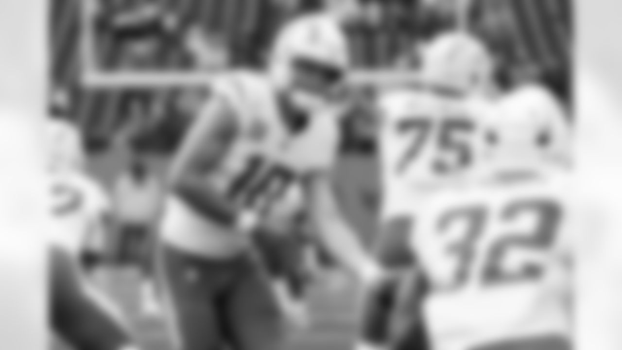 Check out the best shots from the Chargers Week 9 matchup against the Titans!