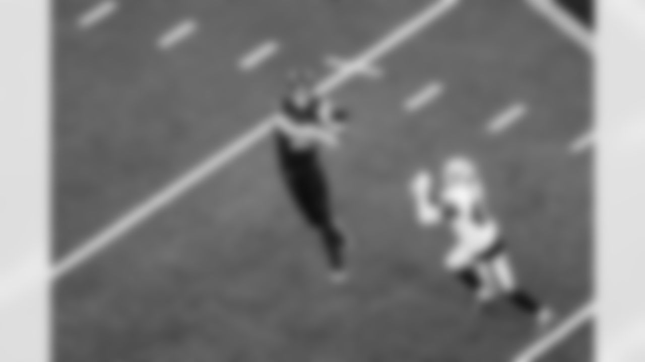 QB Justin Herbert (10)