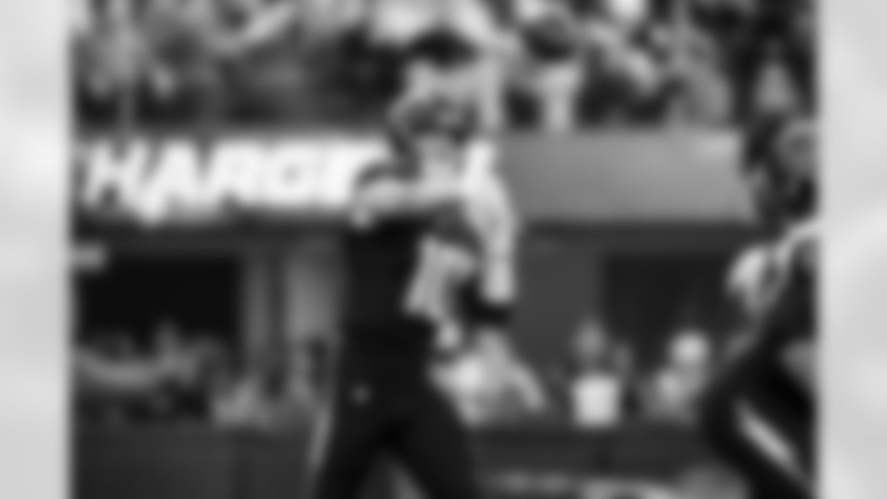 QB Justin Herbert (10)