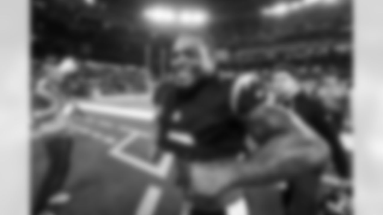 LB Denzel Perryman (6)