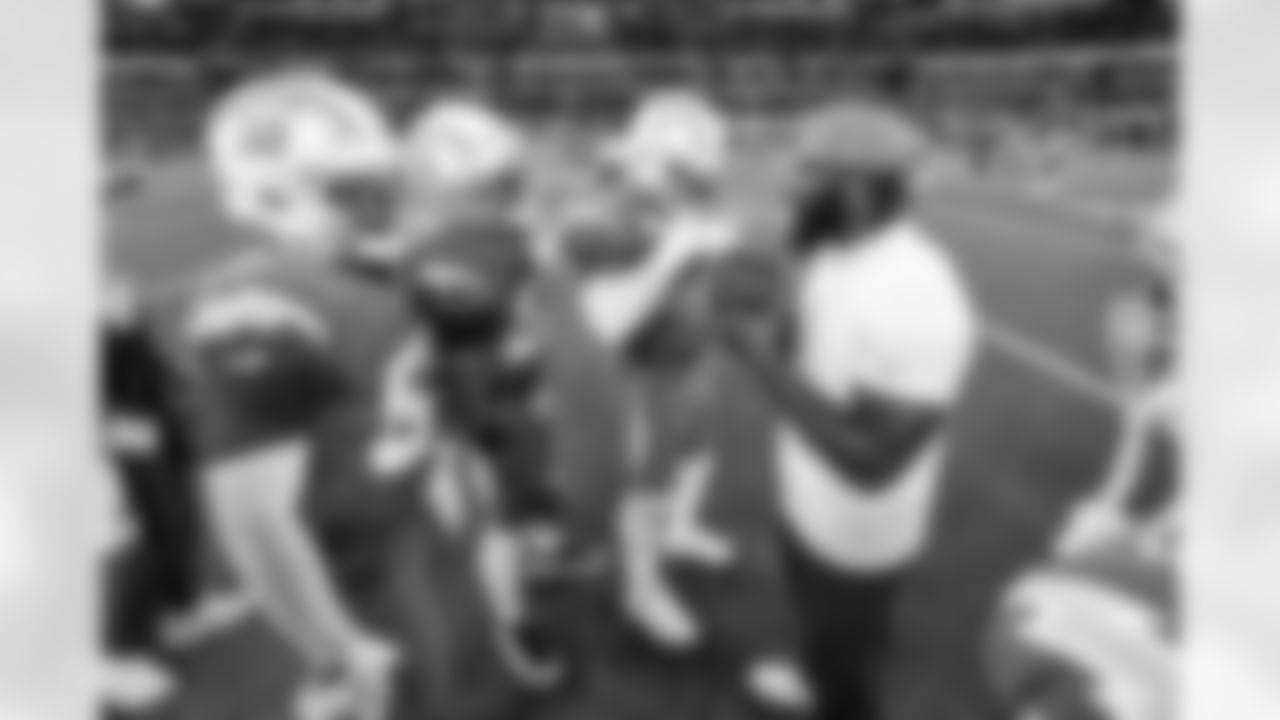 LB Marlowe Wax (58), LB Del'Shawn Phillips (53), Linebackers Coach Navorro Bowman and LB Daiyan Henley (0)