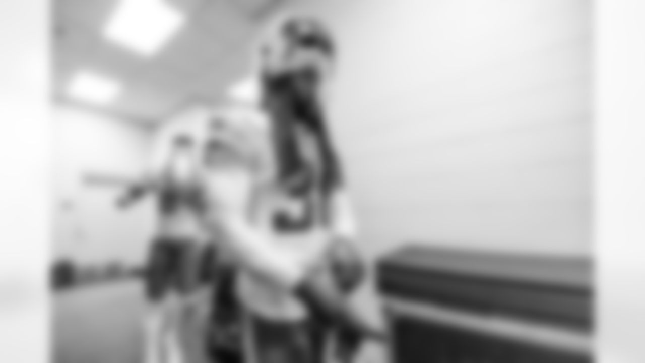 Check out the best shots from the Chargers Week 9 matchup against the Titans!