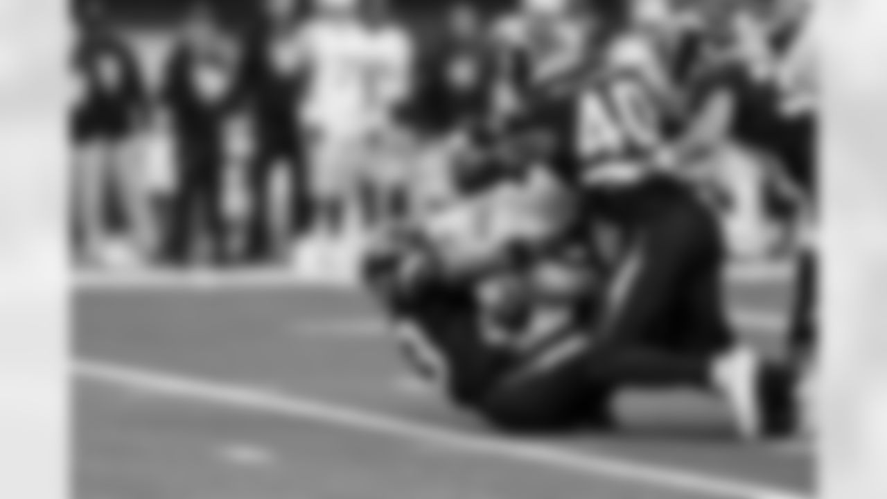 LB Del'Shawn Phillips (53) and S Kendall Williamson (40)