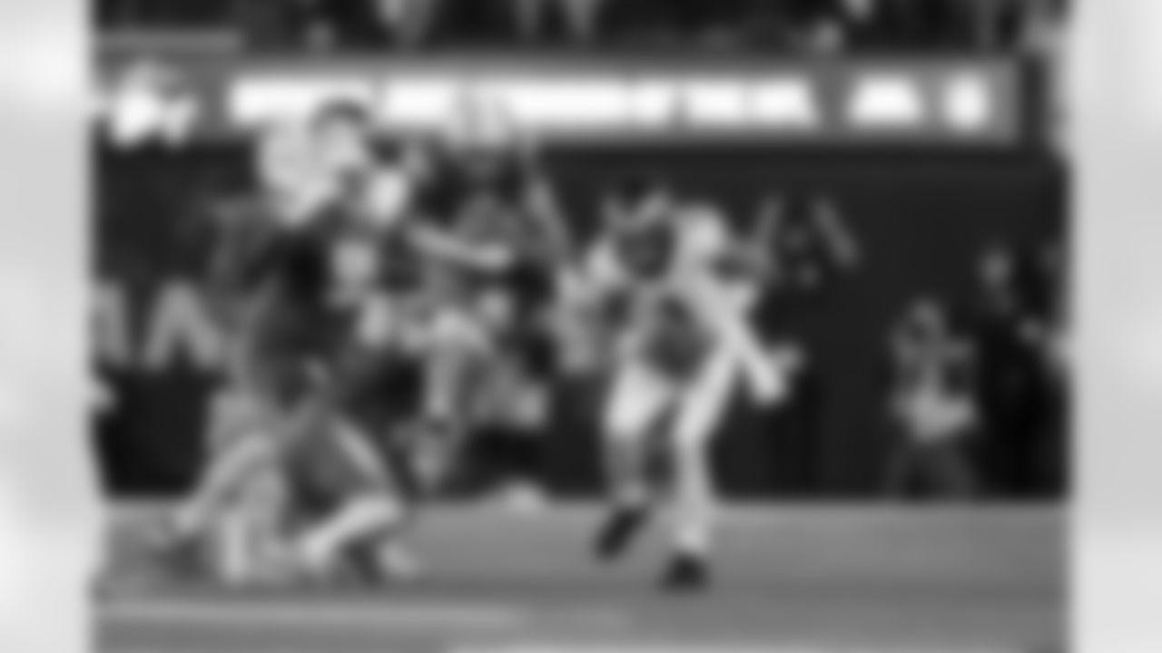 DB Elijah Molden (2)