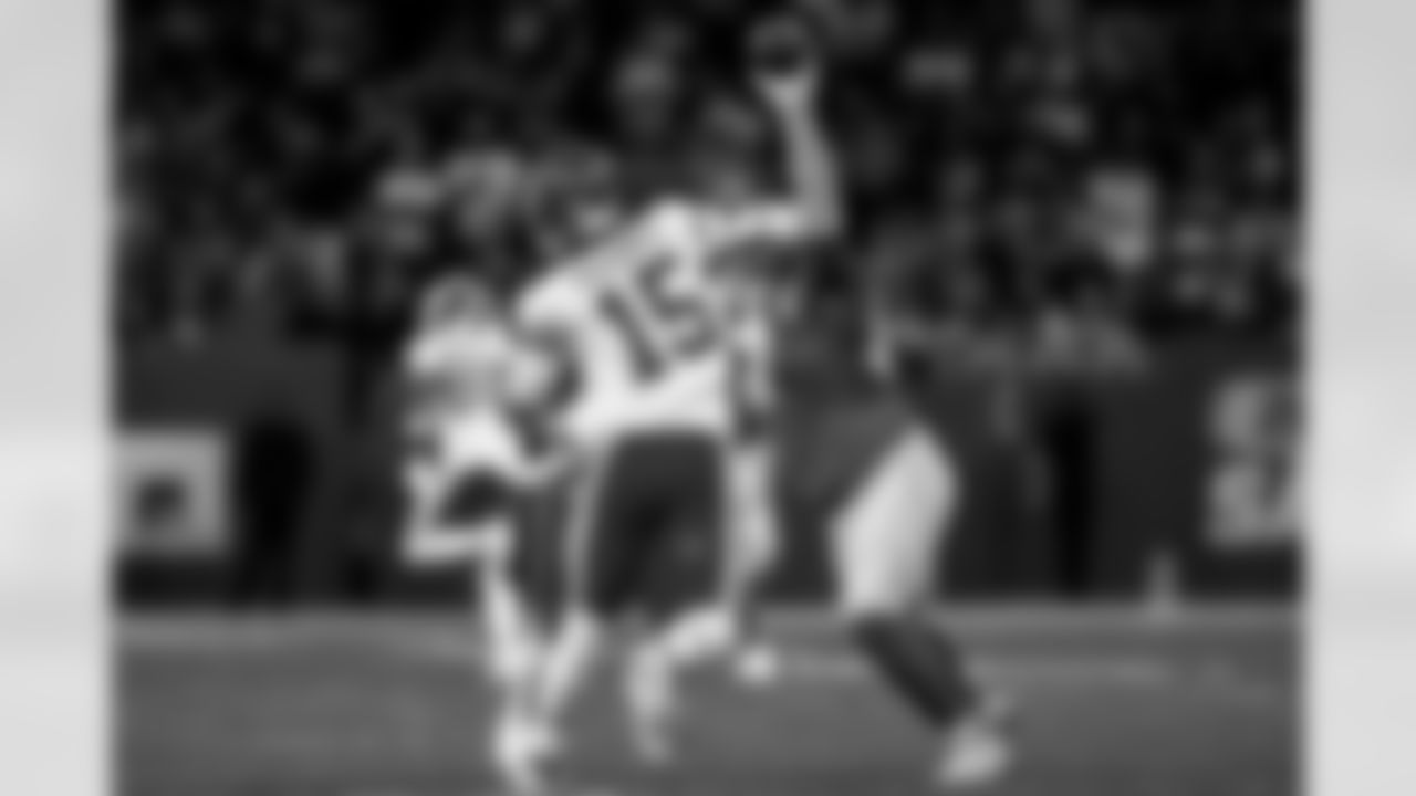 The Los Angeles Chargers agreed to terms on a multi-year contract extension with defensive lineman Teair Tart