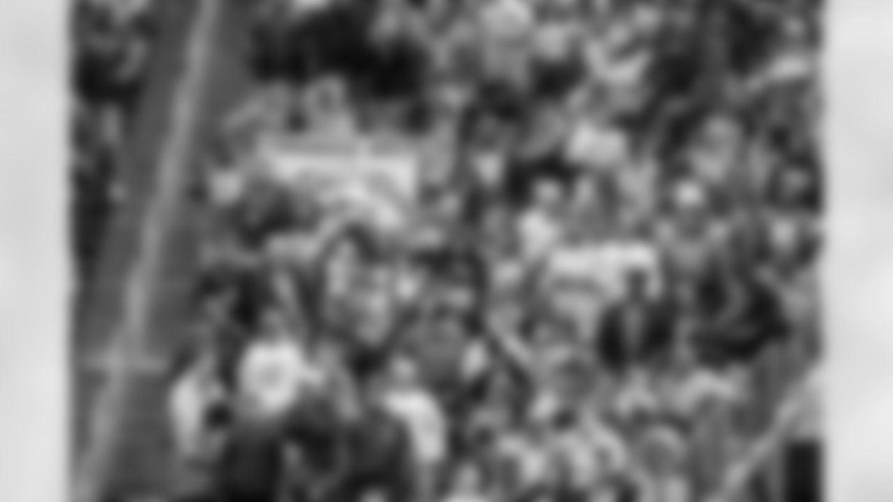 Check out the best shots from the Chargers Week 9 matchup against the Titans!