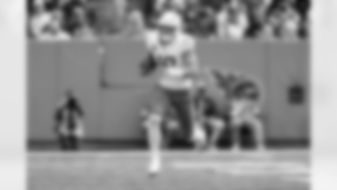 Check out the best shots from the Chargers Week 9 matchup against the Titans!