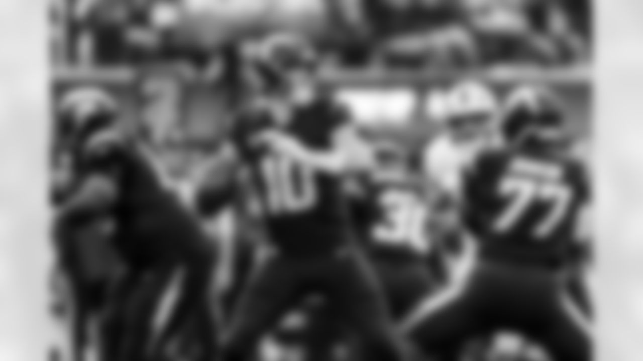 QB Justin Herbert (10)