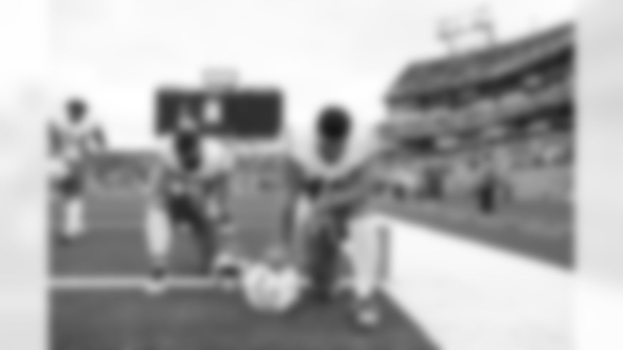 Check out the best shots from the Chargers Week 9 matchup against the Titans!