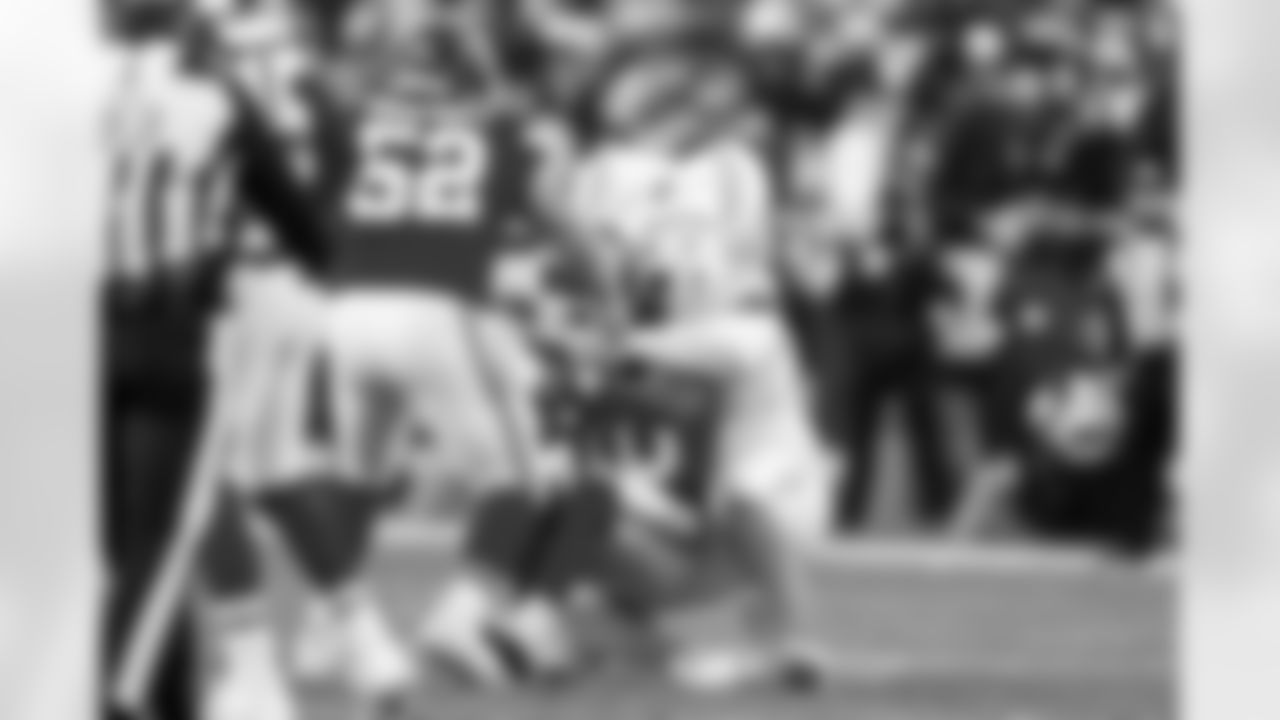 DL Da'Shawn Hand (91)