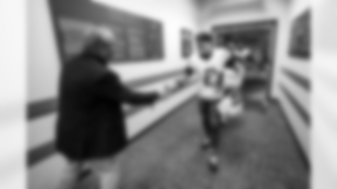 DB Elijah Molden (2)