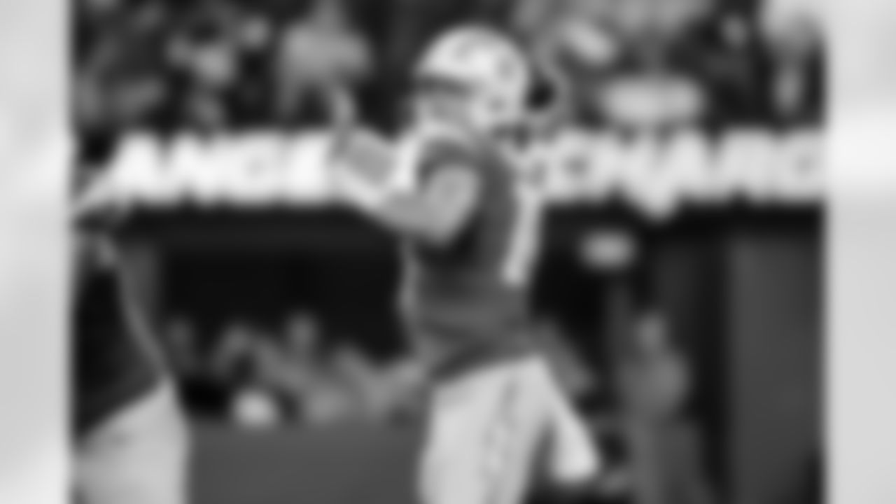 QB Justin Herbert (10)