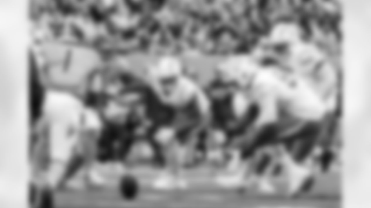 DL Justin Eboigbe (92) and LB Denzel Perryman (6)