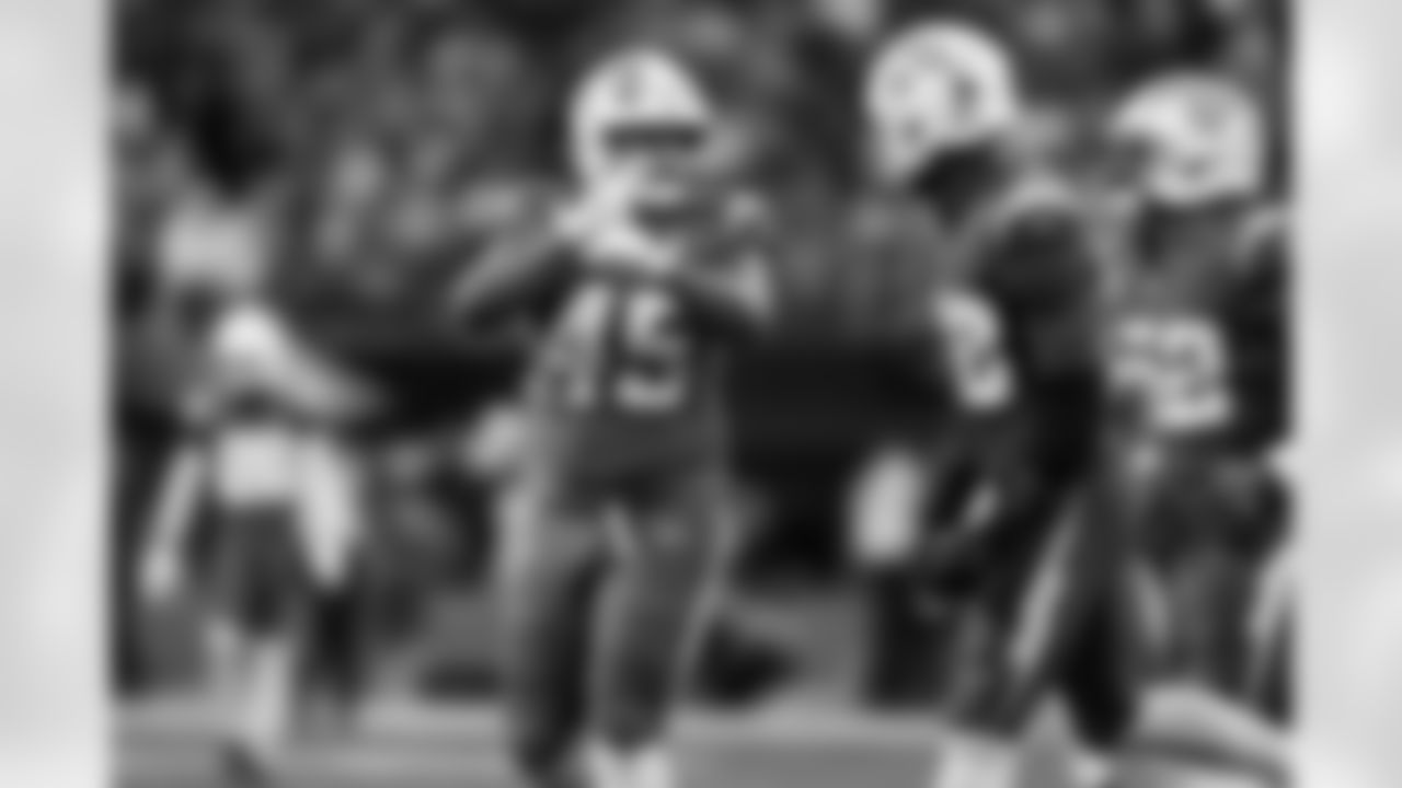 OLB Tuli Tuipulotu (45) and OLB Odafe Oweh (98)