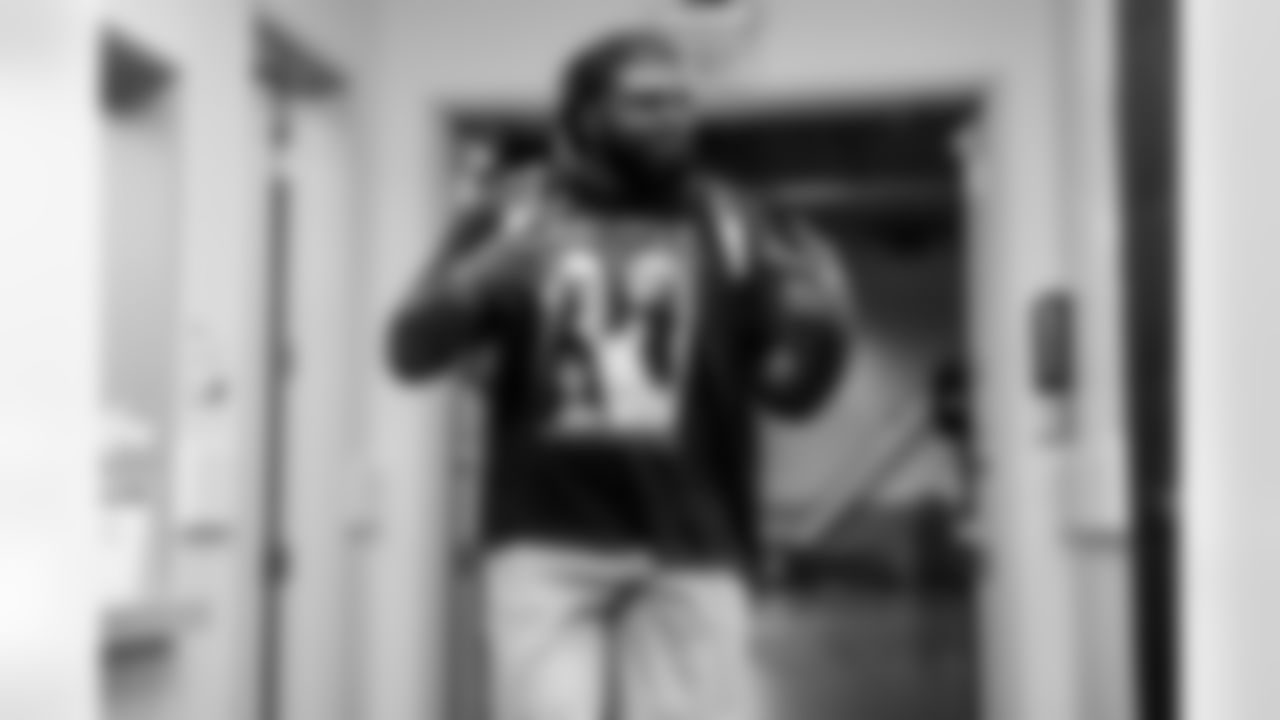 OL Jamaree Salyer (68)