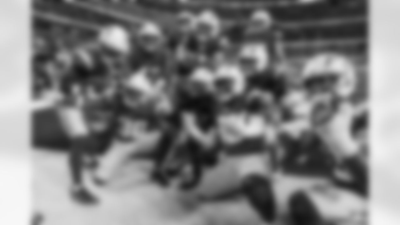 The Los Angeles Chargers play the Pittsburgh Steelers on Sunday, November 9, 2025 at SoFi Stadium in Inglewood, CA.
[FINAL SCORE: LAC 25 - PIT 10]