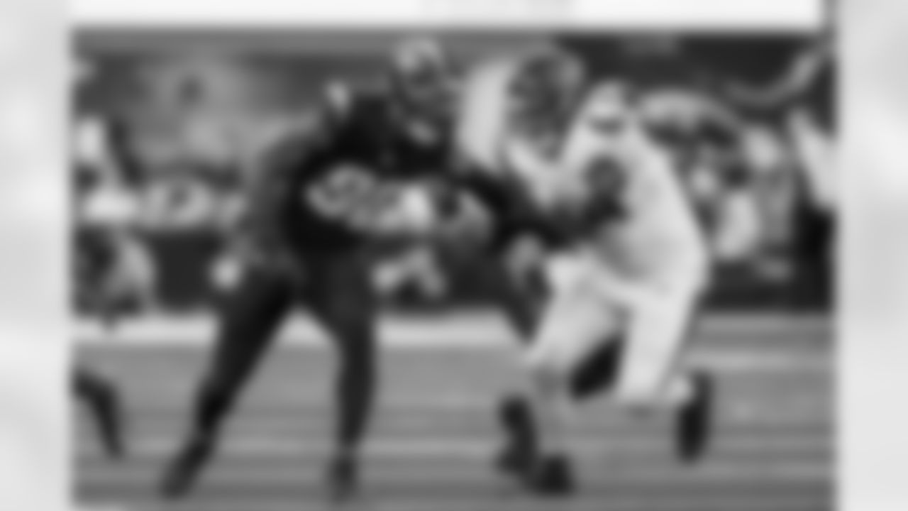 Take a look at the best photos of Chargers 2026 free agent Odafe Oweh