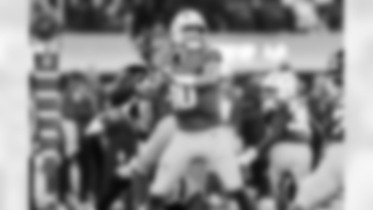 QB Justin Herbert (10)