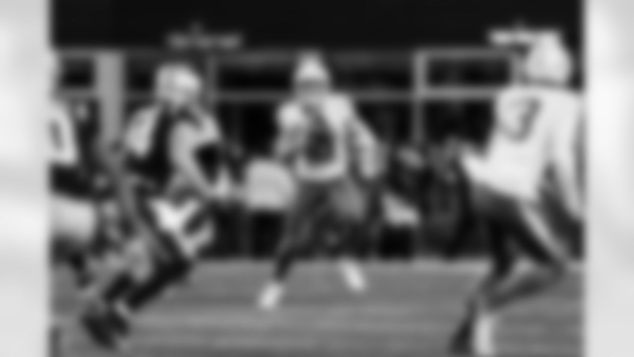 QB Justin Herbert (10)