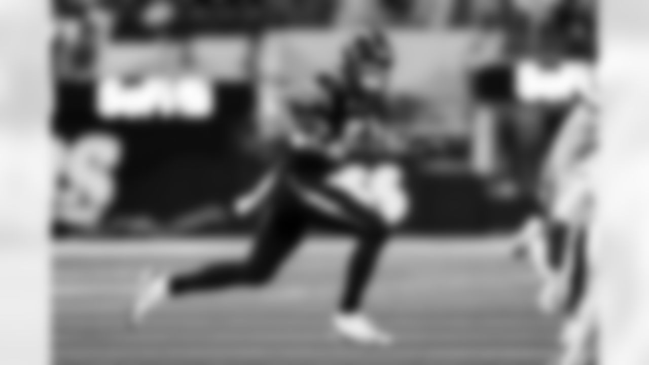 QB Justin Herbert (10)