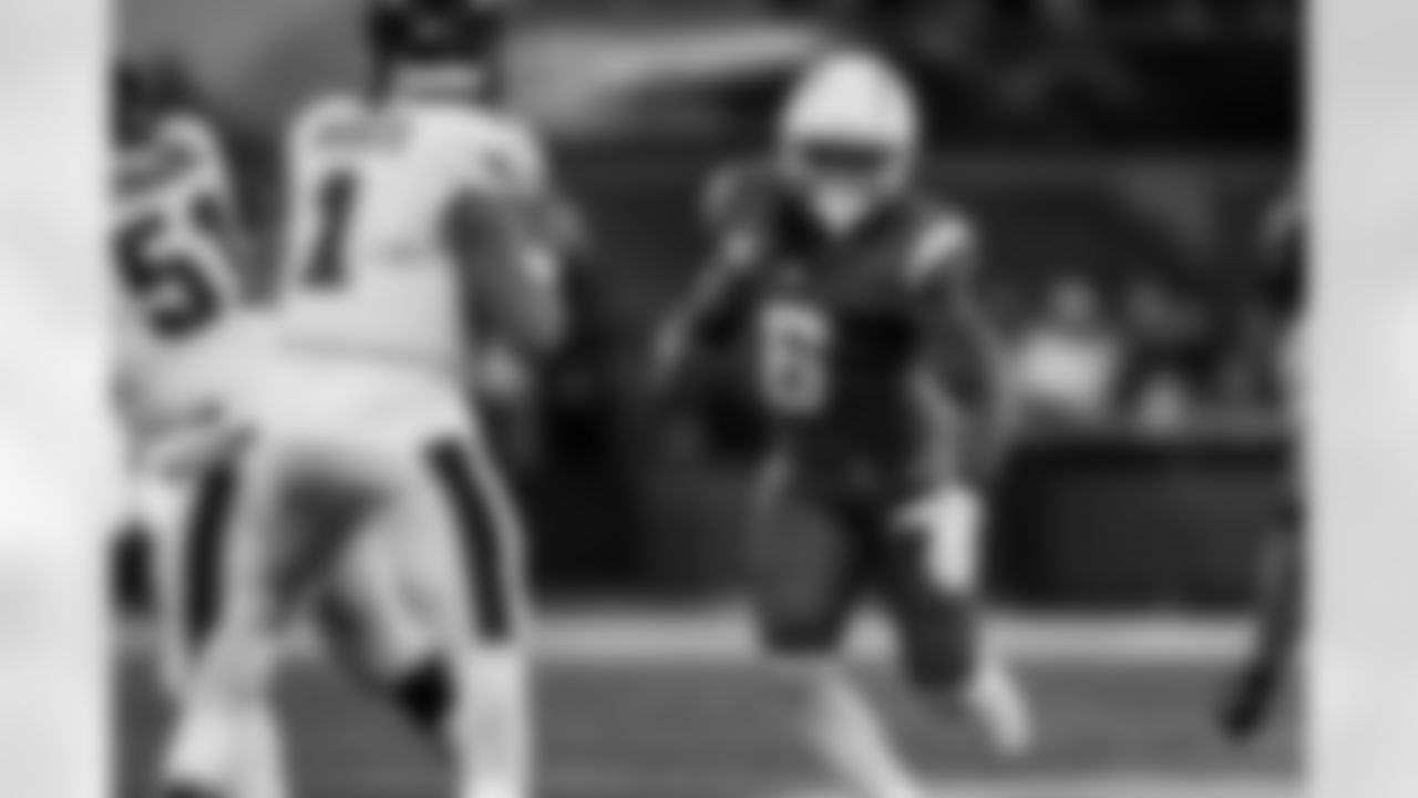 Take a look at the best photos of Chargers 2026 free agent Denzel Perryman