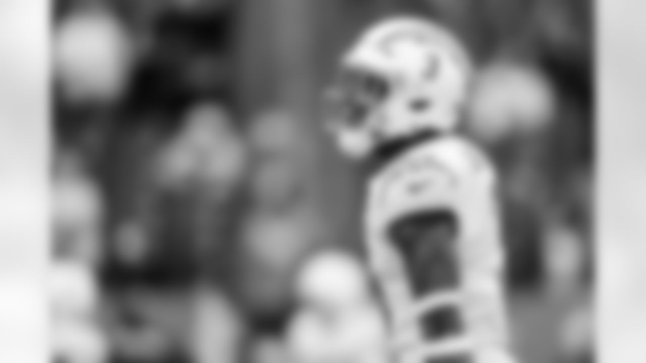 Check out the best shots from the Chargers Week 9 matchup against the Titans!