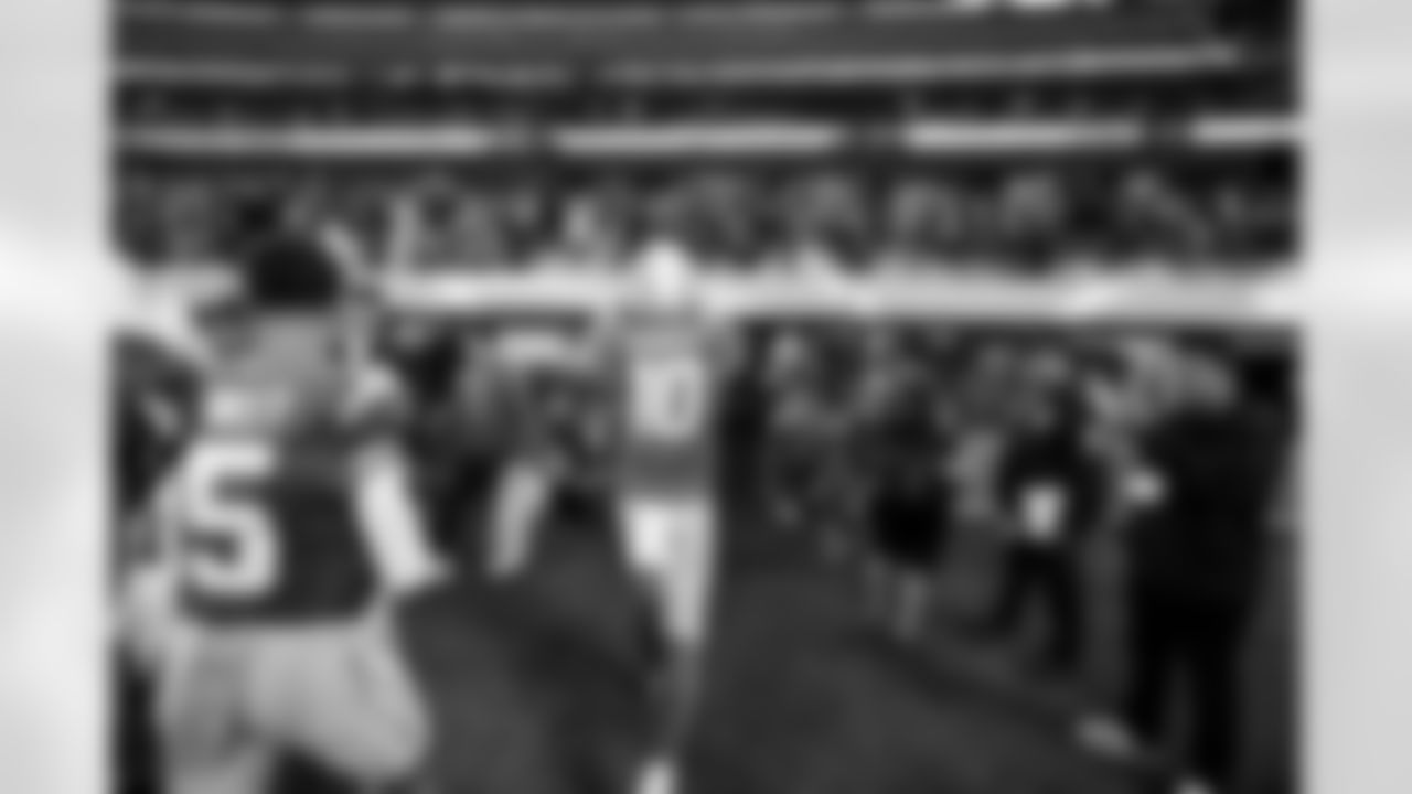 QB Justin Herbert (10)