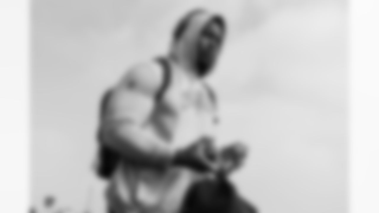 Los Angeles Chargers G Zion Johnson (77) travels to Dallas on Saturday, Dec. 20, 2025 for the Week 16 regular season matchup against the Dallas Cowboys.