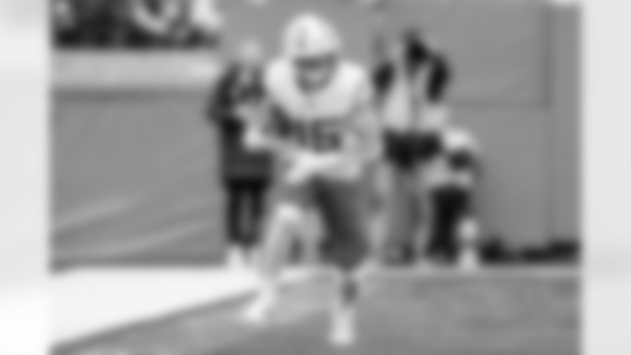 Check out the best shots from the Chargers Week 9 matchup against the Titans!