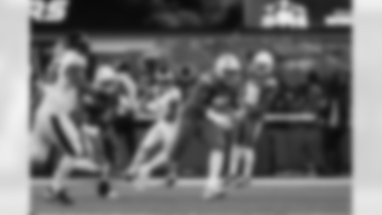 DL Da'Shawn Hand (91)