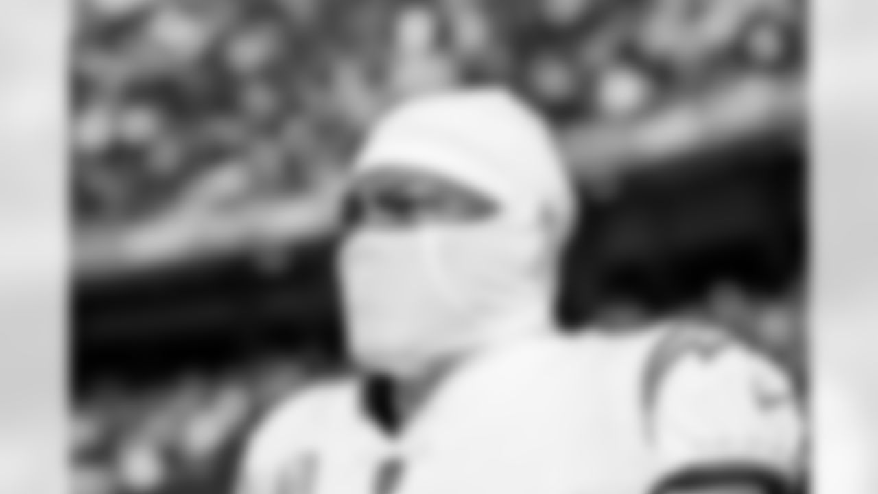 Check out the best shots from the Chargers Week 15 matchup against the Chiefs!