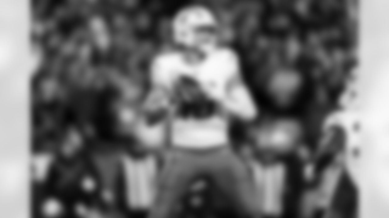 QB Justin Herbert (10)