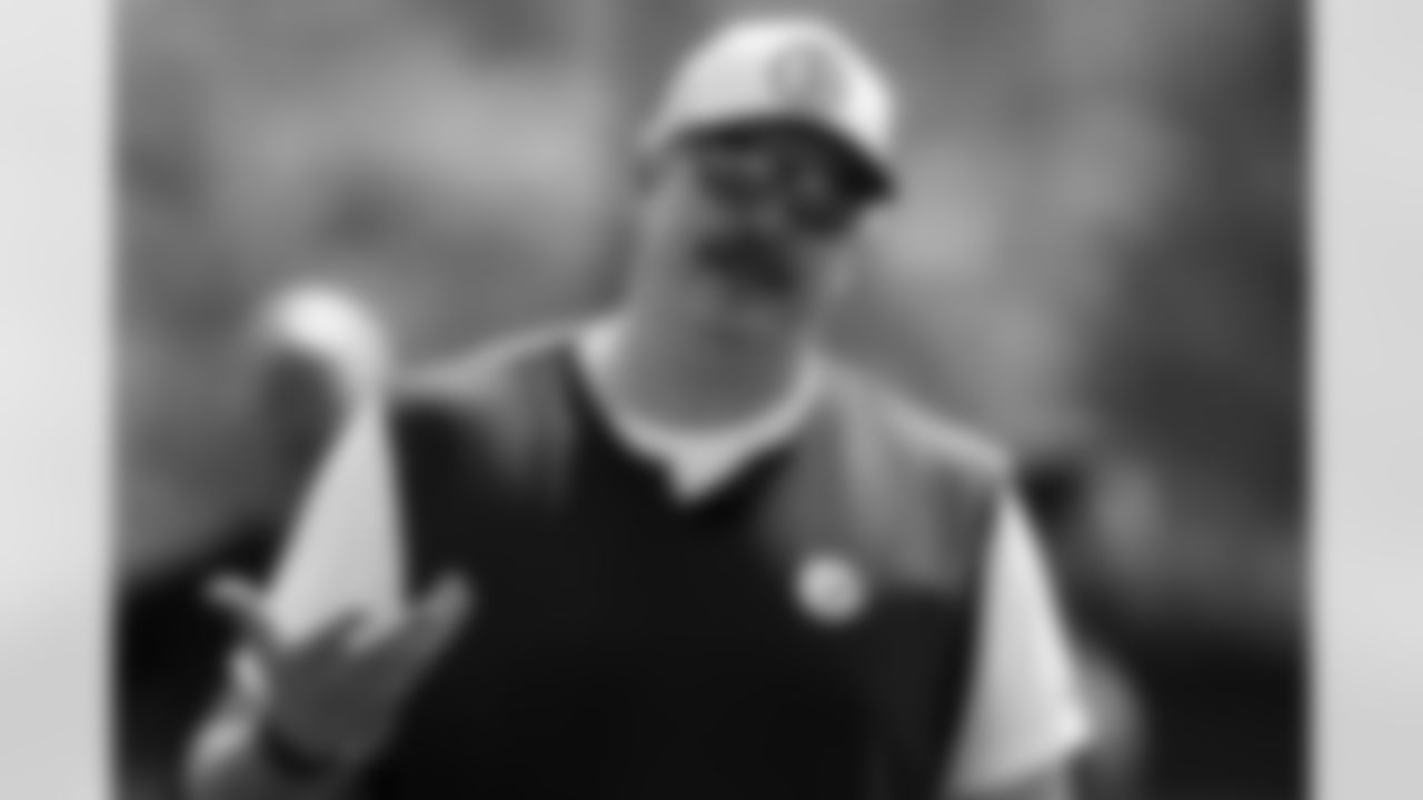 Pittsburgh Steelers offensive coordinator Arthur Smith participates in the football team's OTA workout in Pittsburgh, Tuesday, June 3, 2025. (AP Photo/Gene J. Puskar)