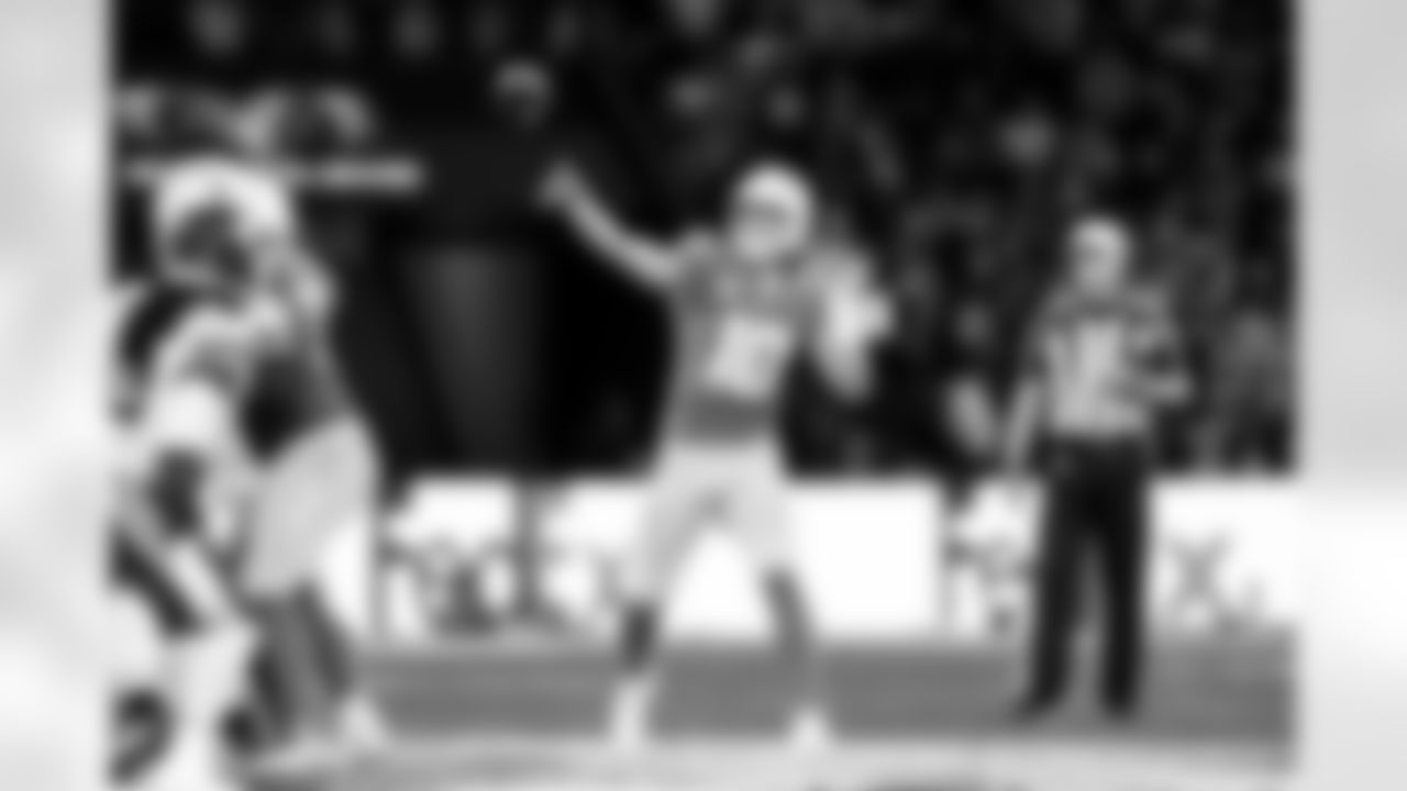 QB Justin Herbert (10)