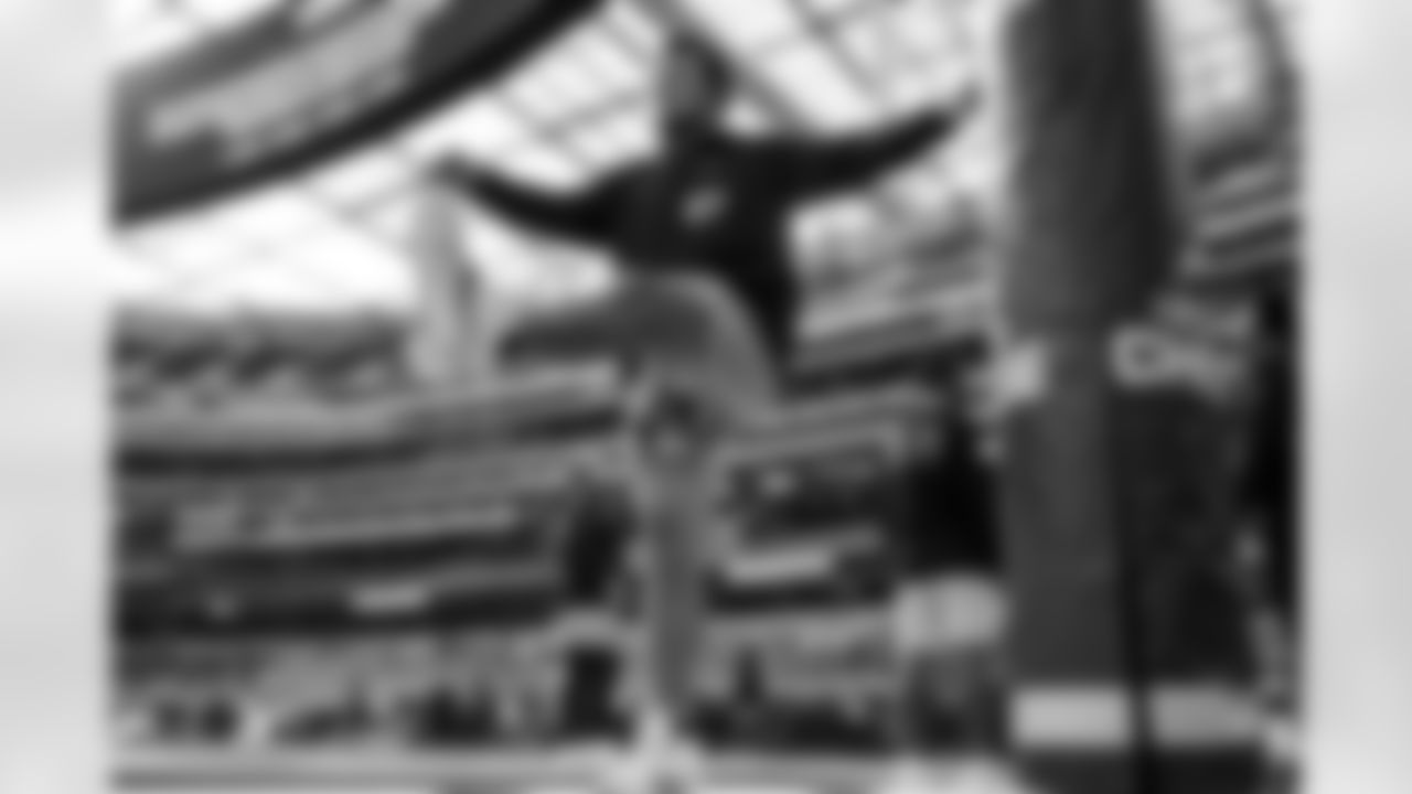 OL Foster Sarell (67)