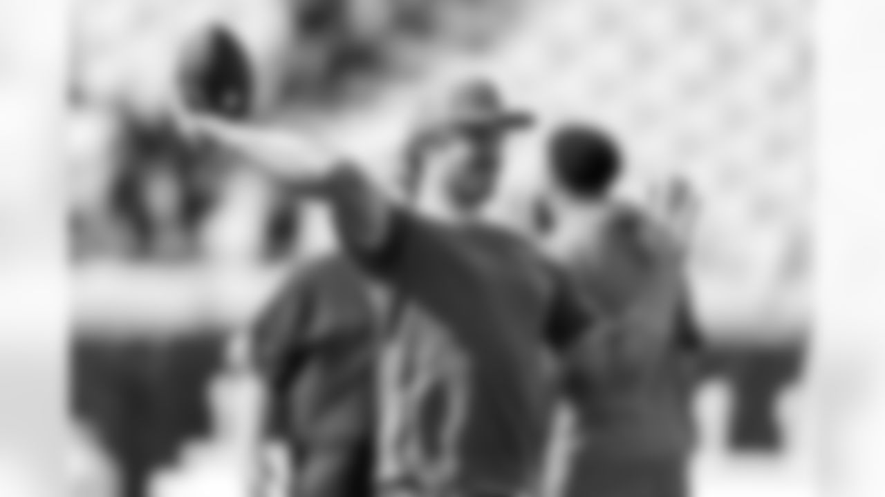 QB Justin Herbert (10)