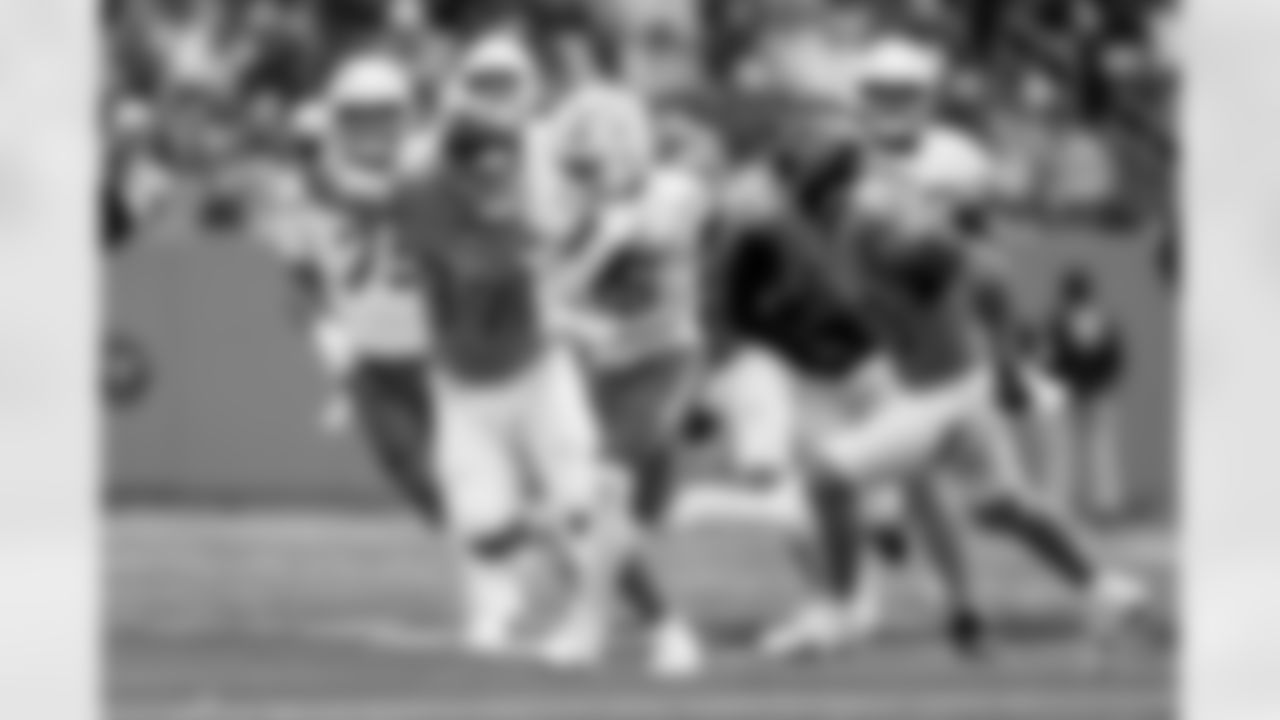 Check out the best shots from the Chargers Week 9 matchup against the Titans!