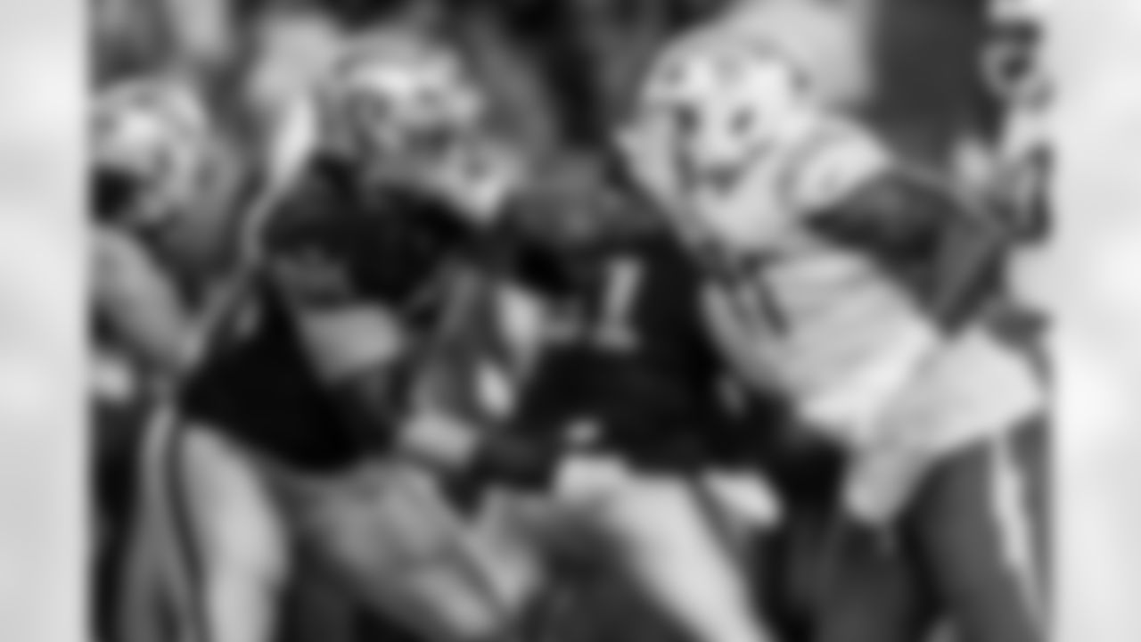 Take a look at the best photos of Chargers 2026 free agent Da'Shawn Hand