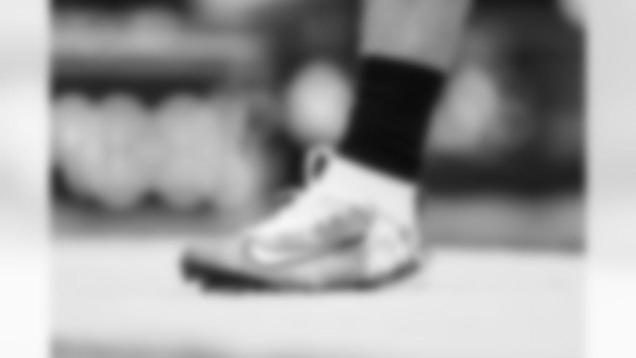 QB Justin Herbert (10)